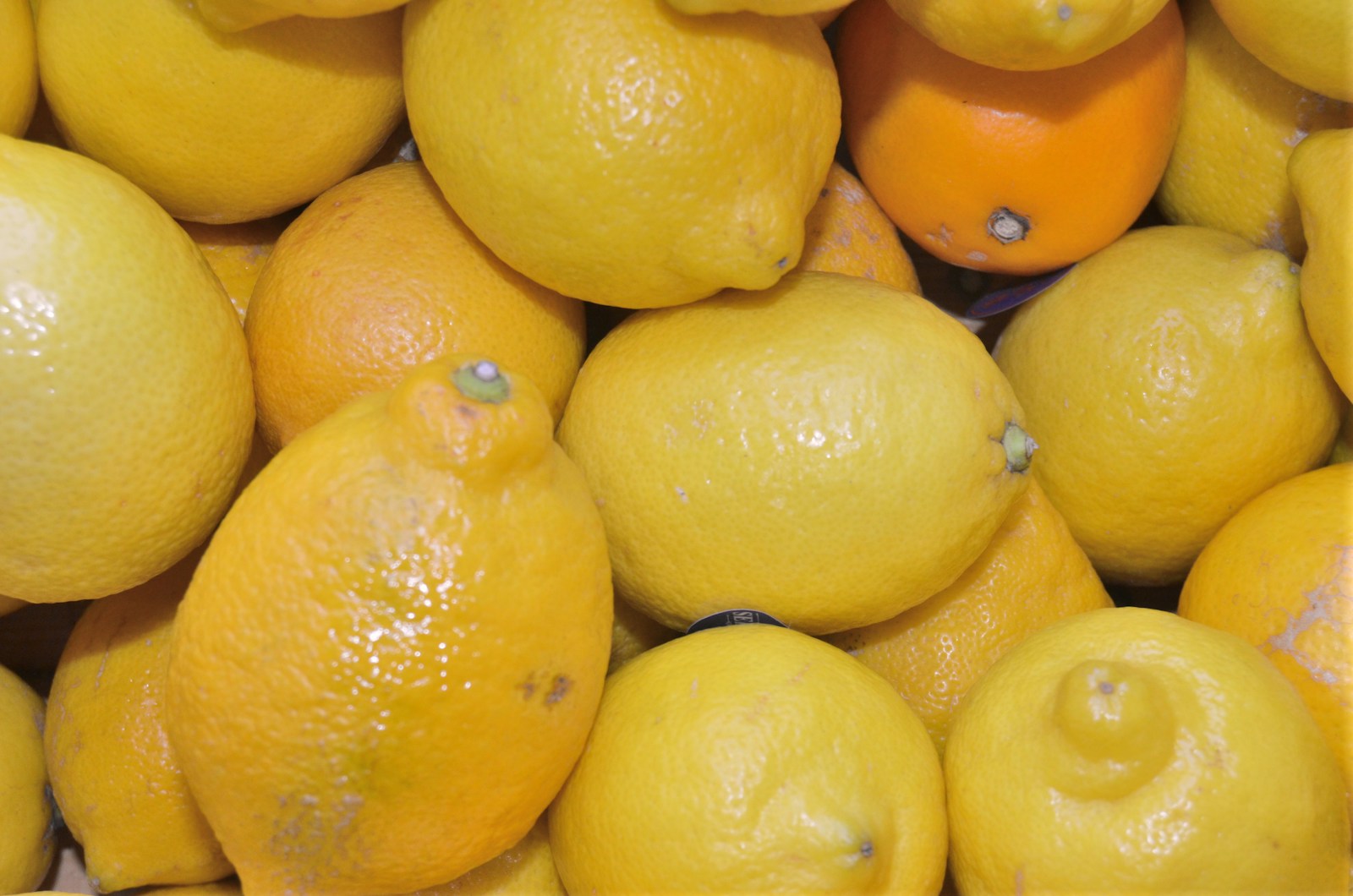 A pile of lemons sitting next to each other
